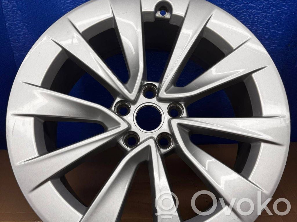 Tesla Model 3 R19-alumiinivanne 