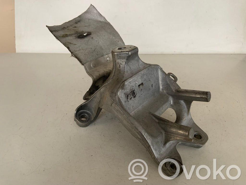 Audi Q7 4M Engine mounting bracket 