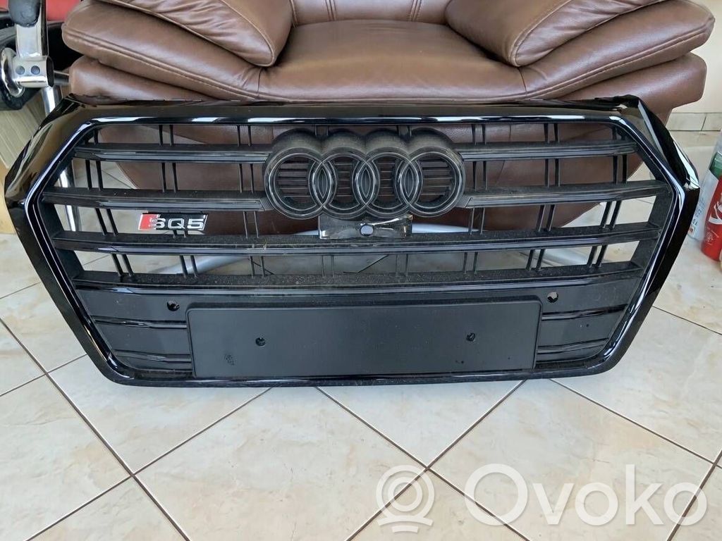 Audi Q5 SQ5 FY Etupuskurin ylempi jäähdytinsäleikkö 