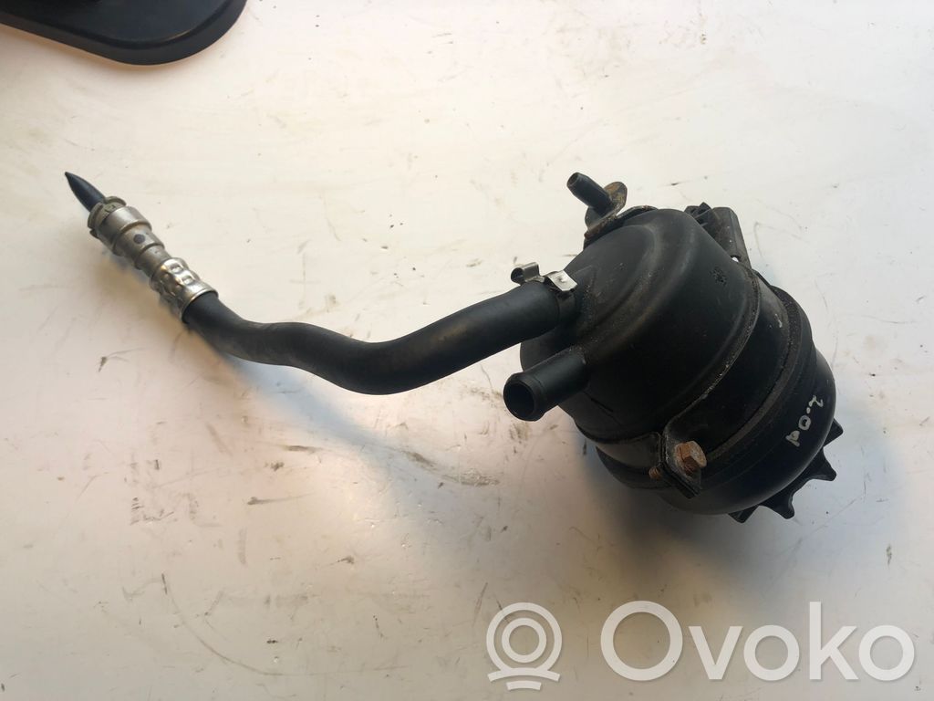 BMW 3 E90 E91 Ohjaustehostimen nestesäiliö 