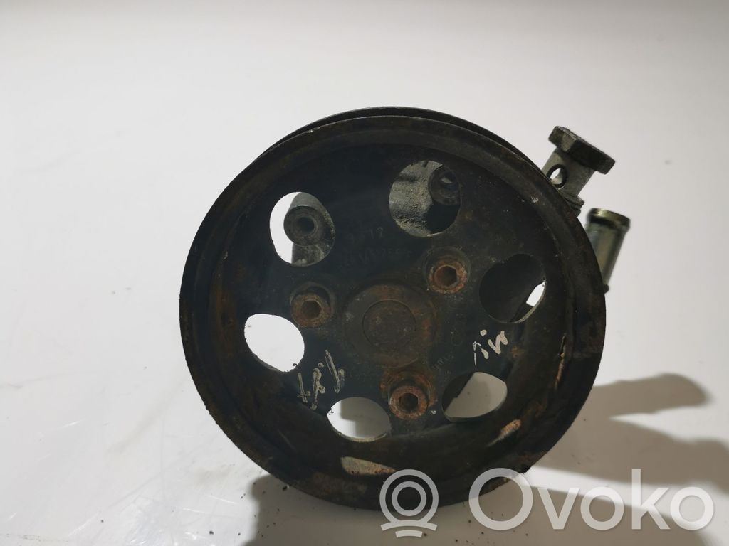 Ohjaustehostimen pumppu   058145255E