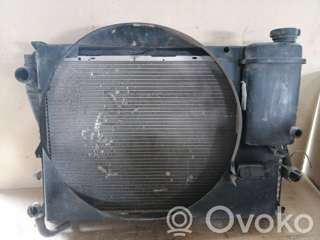 BMW 7 E38 Radiatorių komplektas 