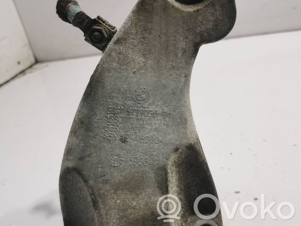 Engine mounting bracket   6777056,5906