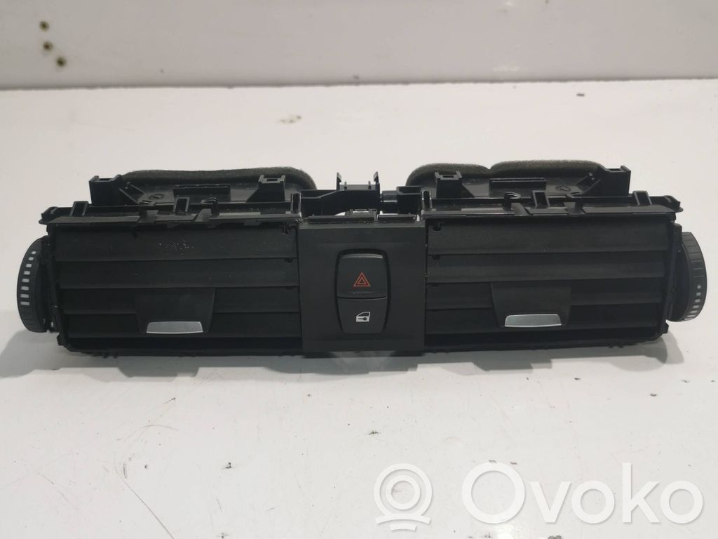 BMW 3 F30 F35 F31 Dysze / Kratki środkowego nawiewu deski rozdzielczej 