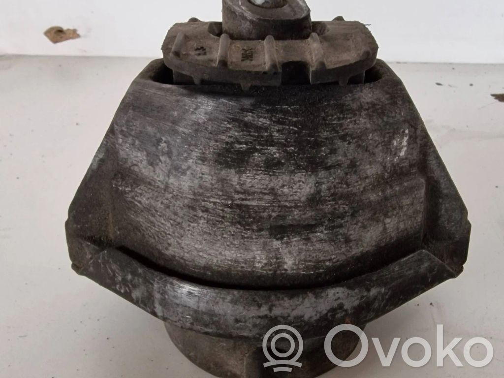 Soporte de montaje del motor   6761092,22116761092,22116770726,22116774620
