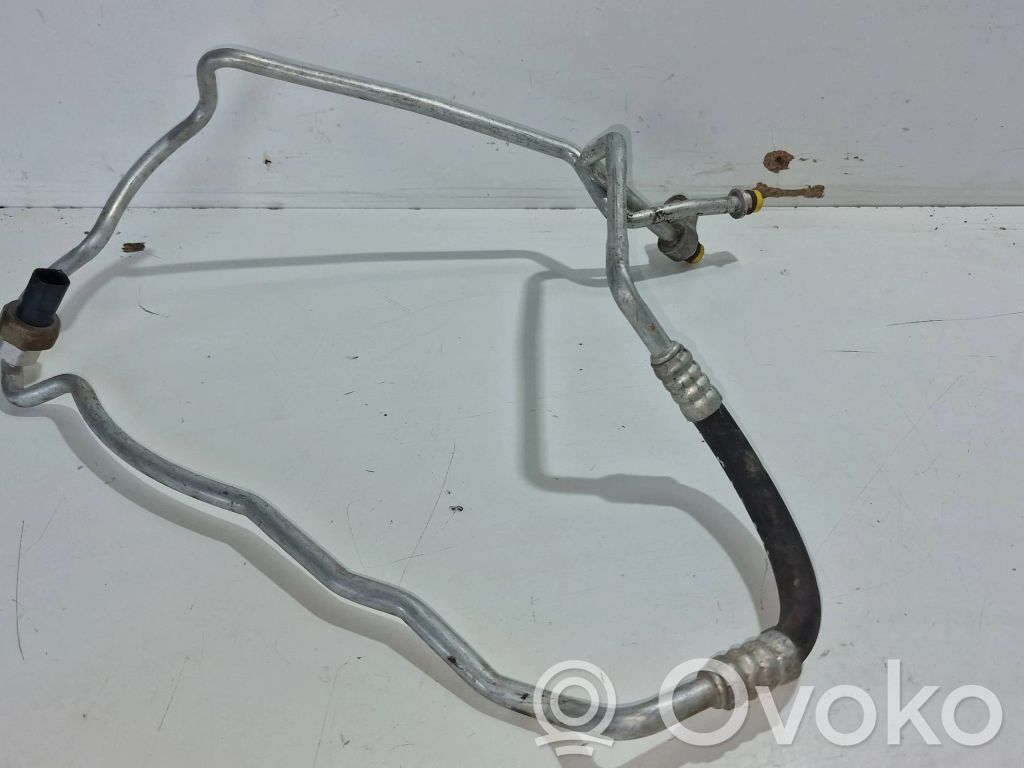 Ilmastointilaitteen putki (A/C)   6945068