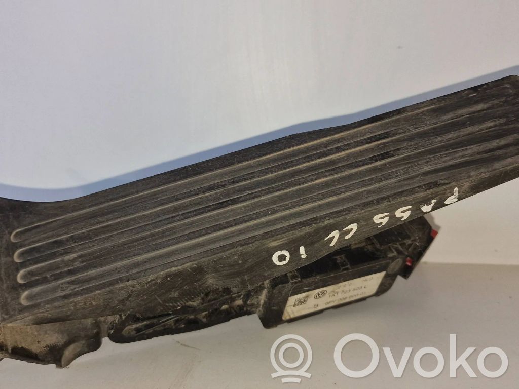 Volkswagen Golf V Pedał gazu / przyspieszenia 