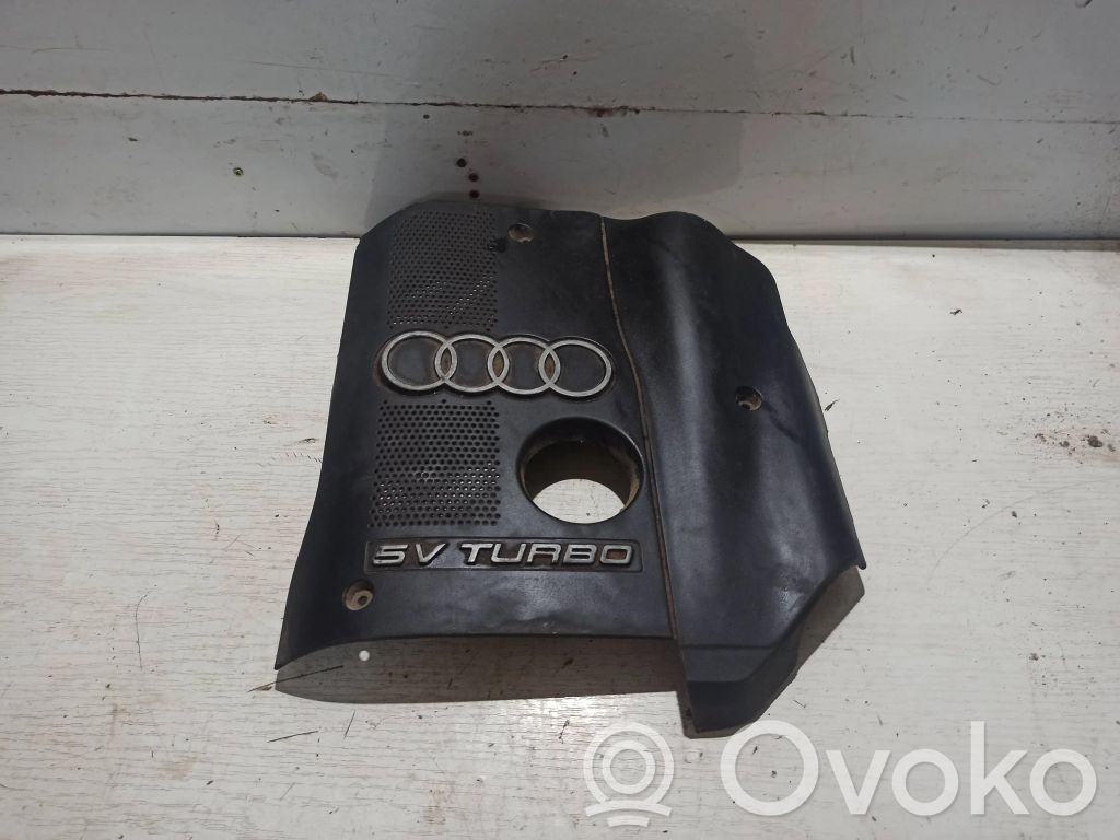 Audi A4 S4 B5 8D Osłona górna silnika 