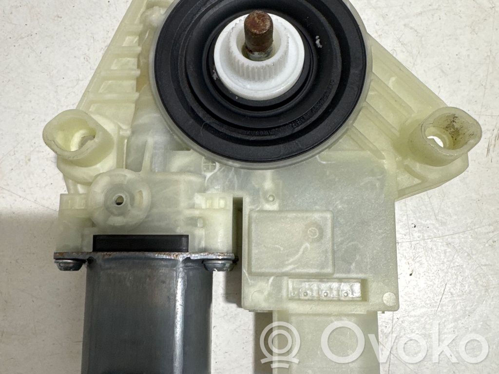 BMW 7 G11 G12 Silnik regulatora szyby drzwi przednich 