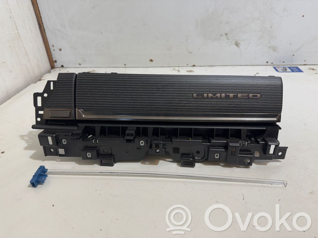 Ram 1500 DT Schowek deski rozdzielczej 