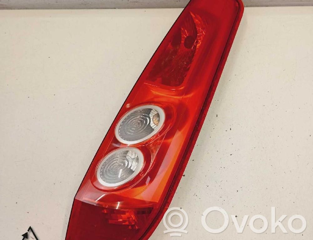 Ford Fiesta Задний фонарь в кузове 