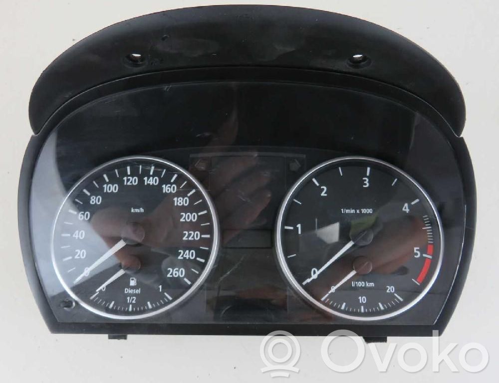 Geschwindigkeitsmesser Cockpit   6974659