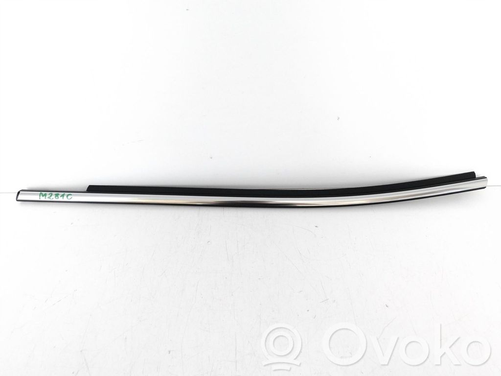 Toyota Yaris XP210 Rivestimento modanatura del vetro della portiera posteriore 