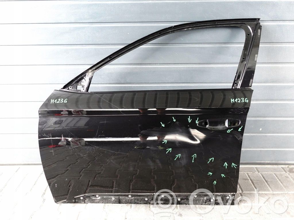 Puerta delantera   3V0831311