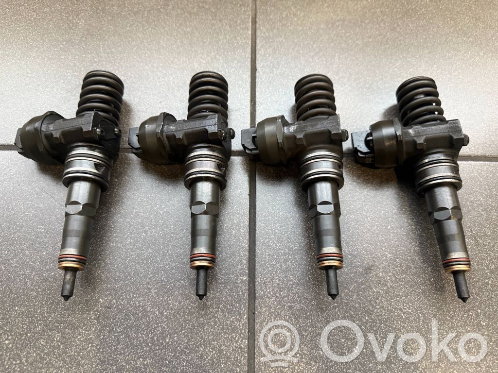 Inyector de combustible   038130073N