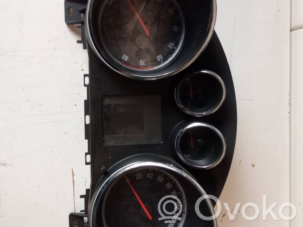 Opel Astra J Speedometer (instrument cluster) 