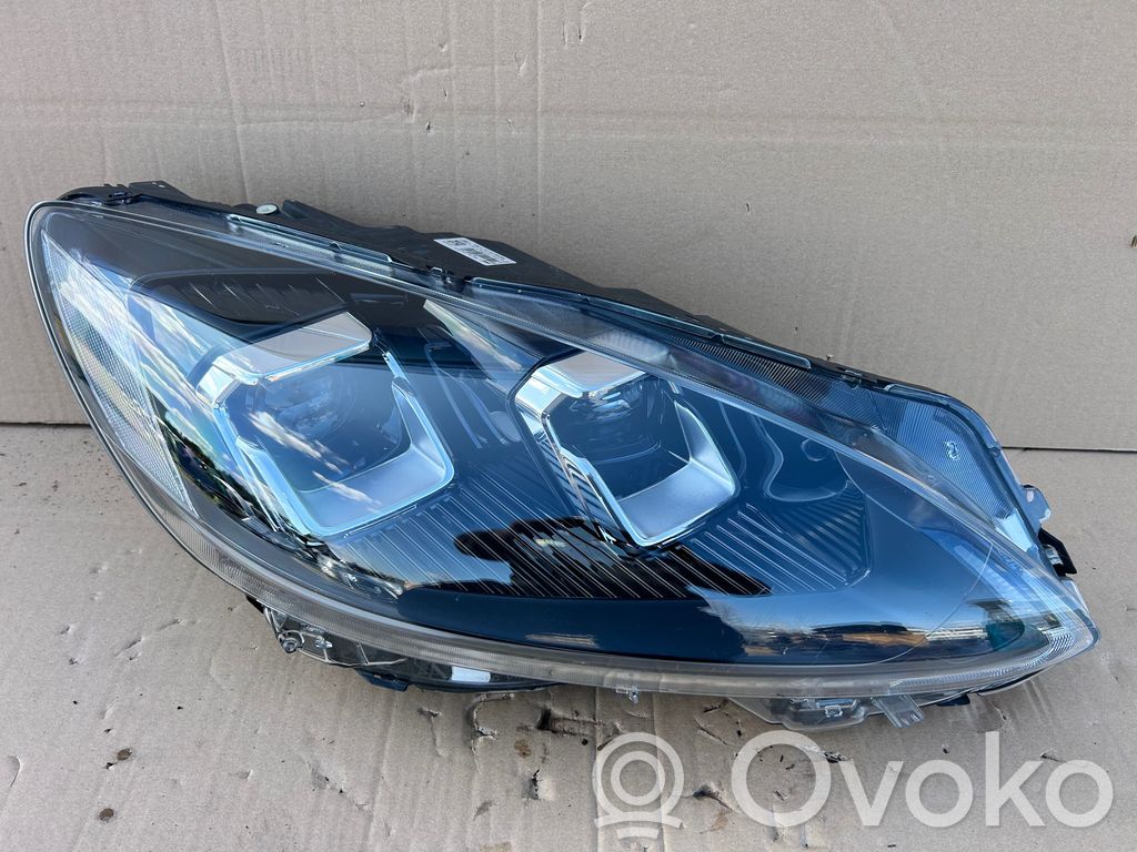 Ford Kuga III Lampa przednia 