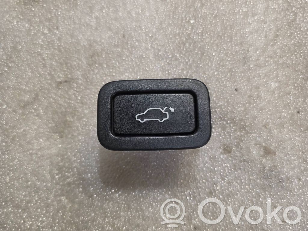 Volvo XC70 Tailgate/boot open switch button 