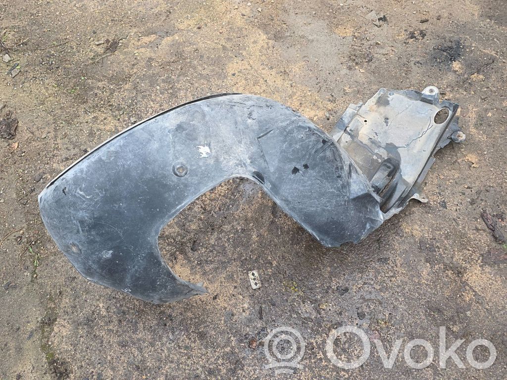 Front wheel arch liner splash guards