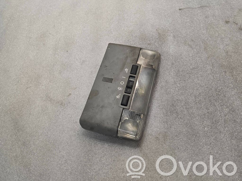 Etuistuimen valo   4D0877829E