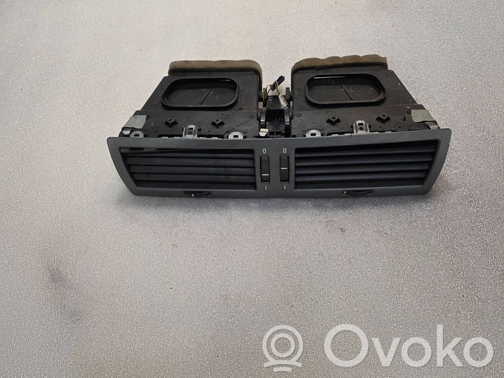 BMW 7 E65 E66 Centrinės oro grotelės 