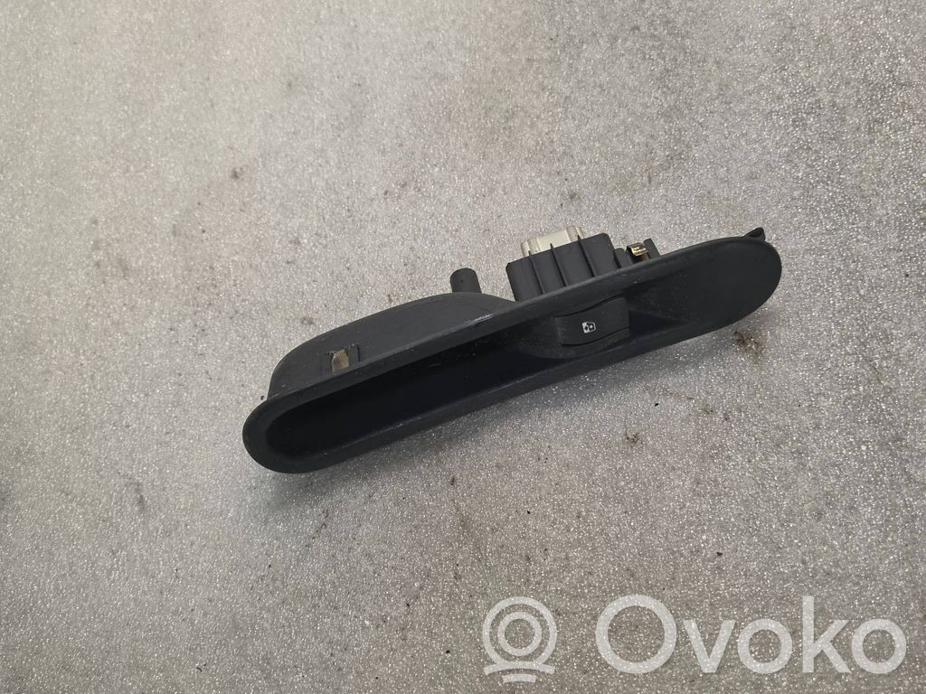Electric window control switch   8200012263,31144M