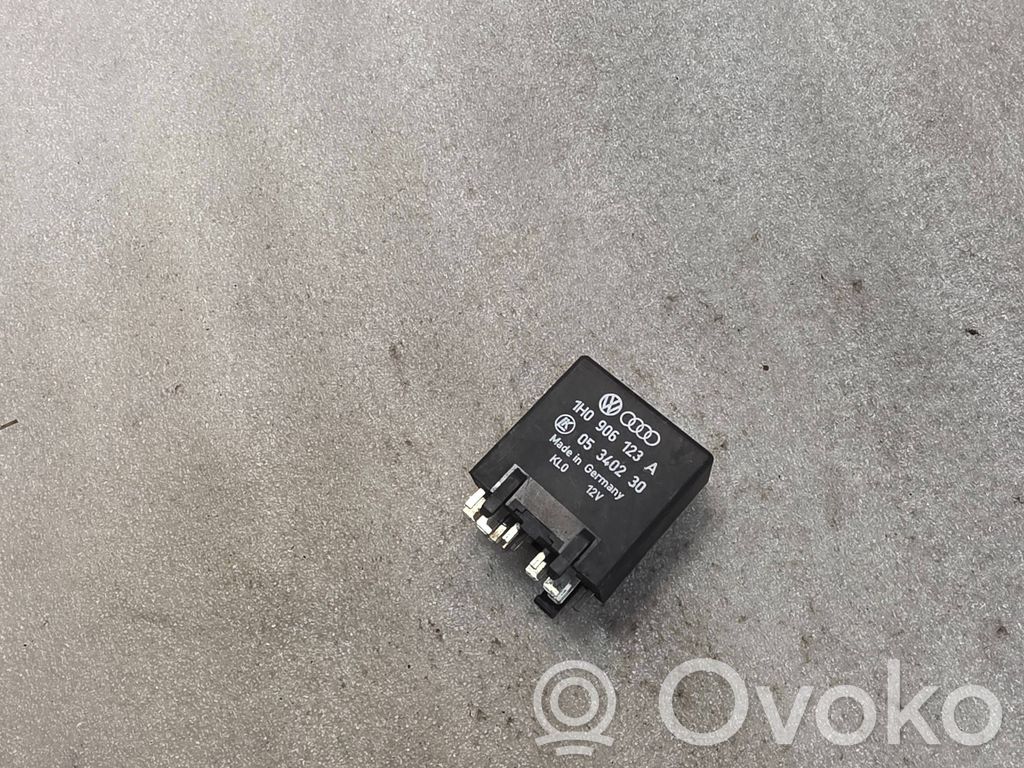 Audi 80 90 S2 B4 Muu rele 