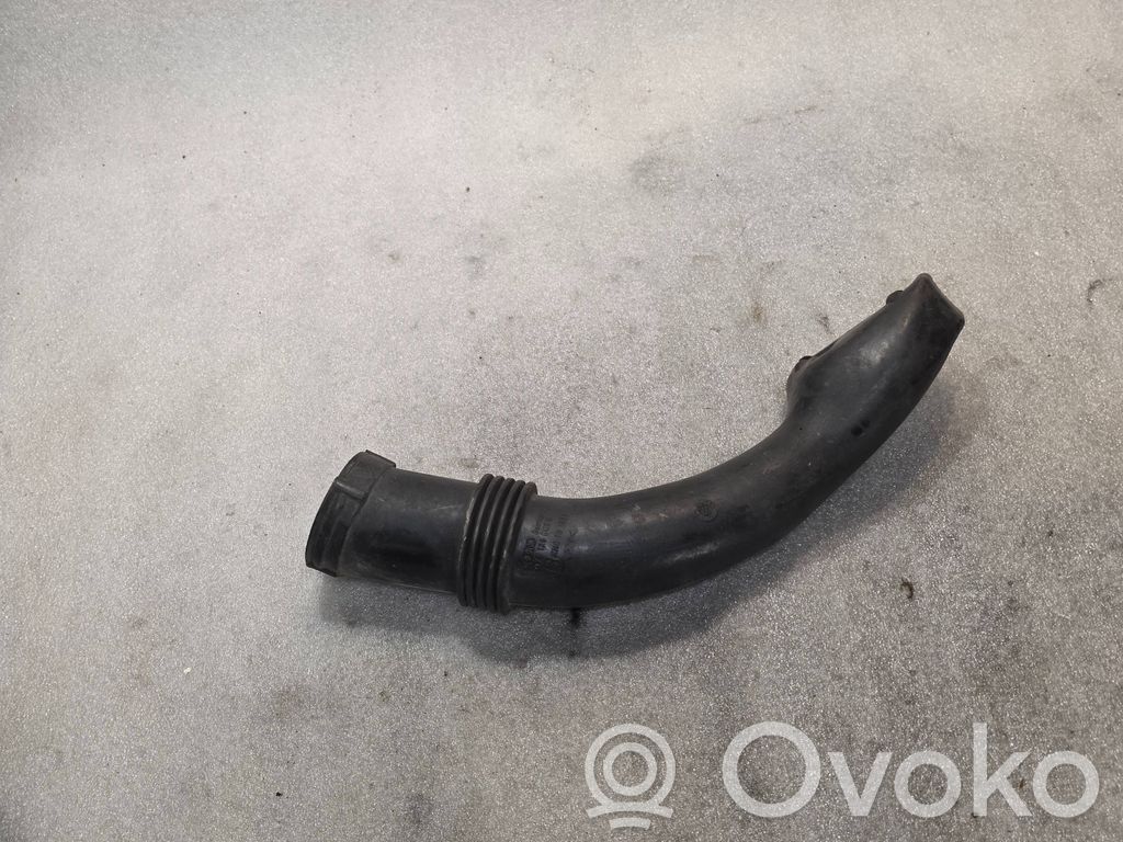 Audi A8 S8 D2 4D Część rury dolotu powietrza 