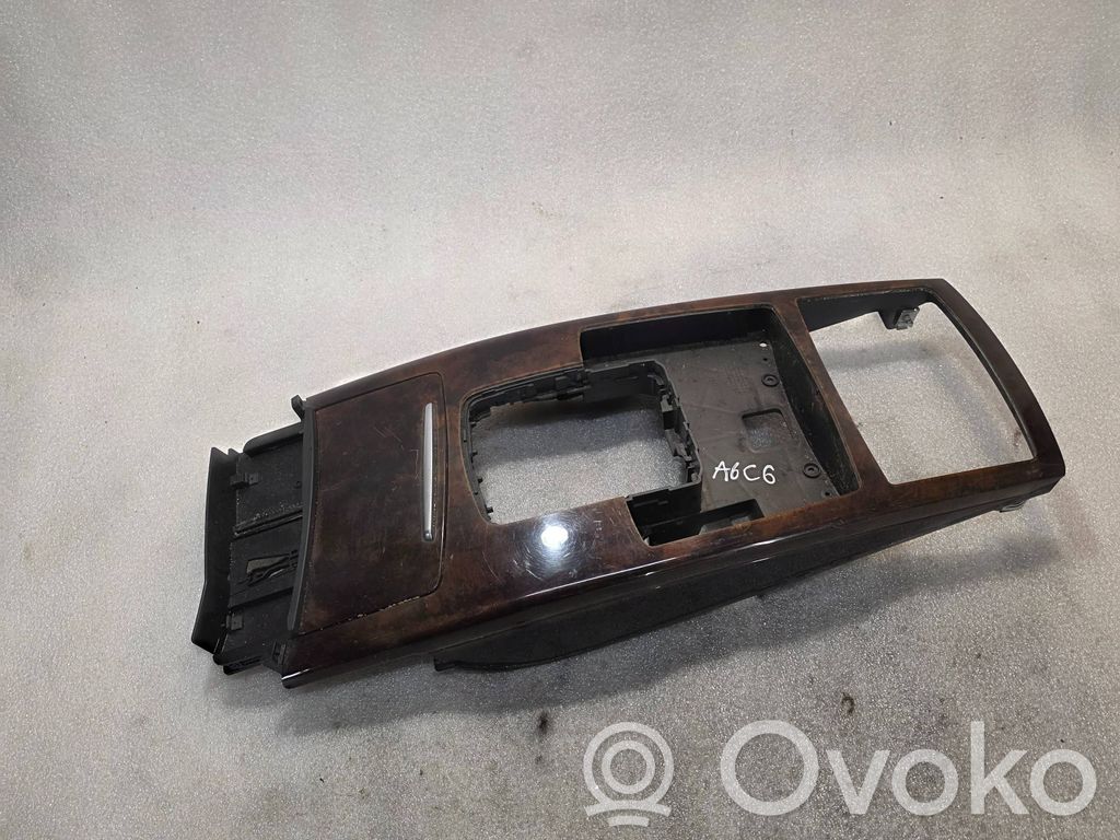 Audi A6 S6 C6 4F Pavarų perjungimo svirties apdaila (plastikinė) 