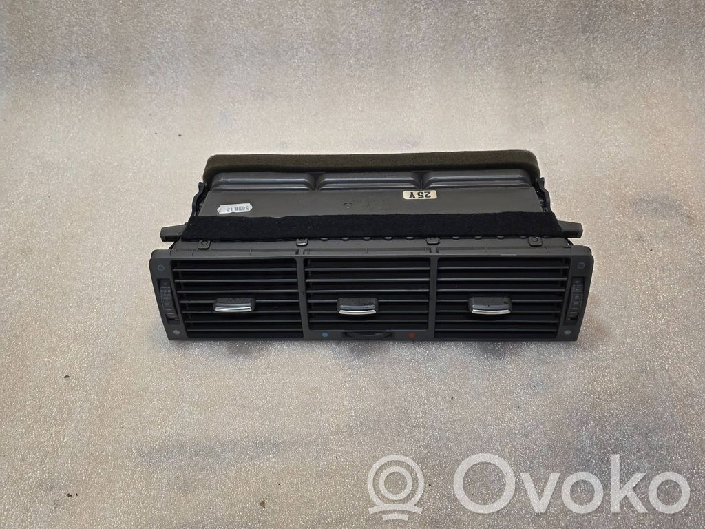 Audi A8 S8 D2 4D Dysze / Kratki środkowego nawiewu deski rozdzielczej 