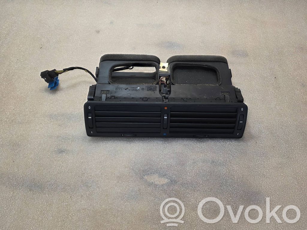 BMW 7 E38 Centrinės oro grotelės 