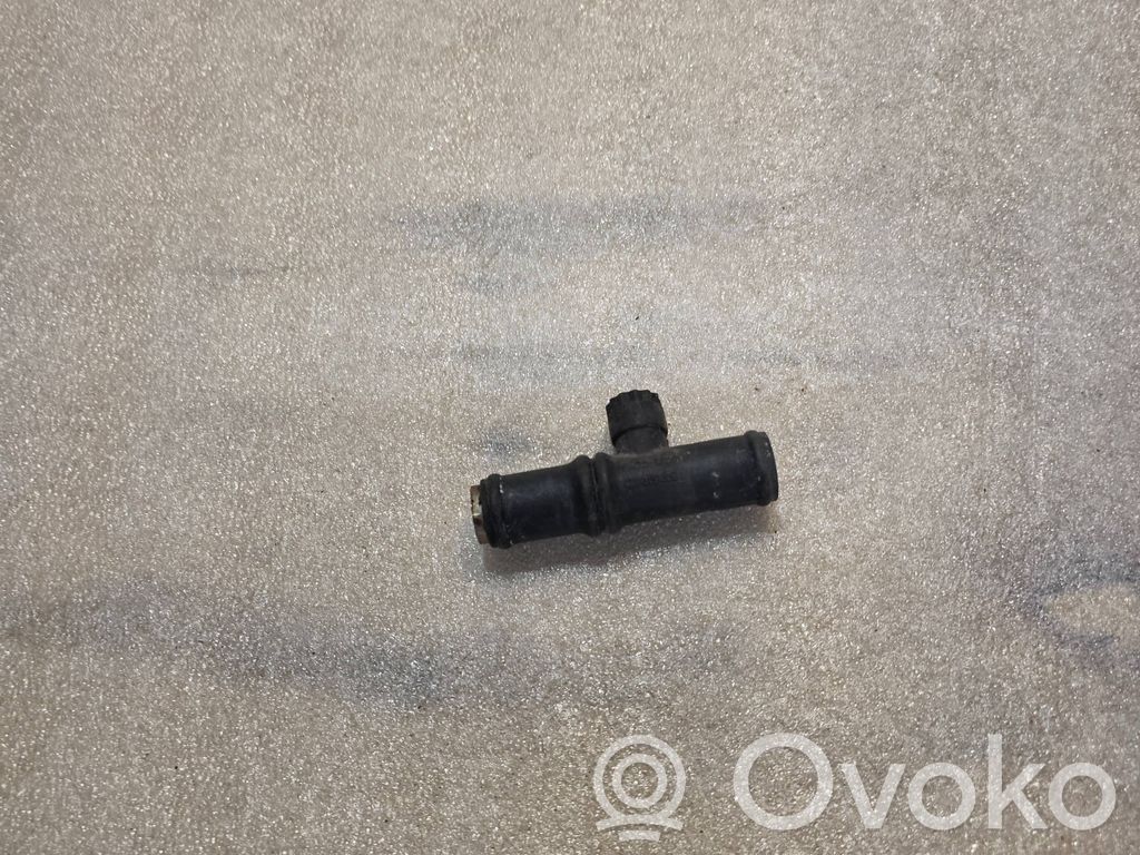 Audi A8 S8 D2 4D Moottorin vesijäähdytyksen putki/letku 