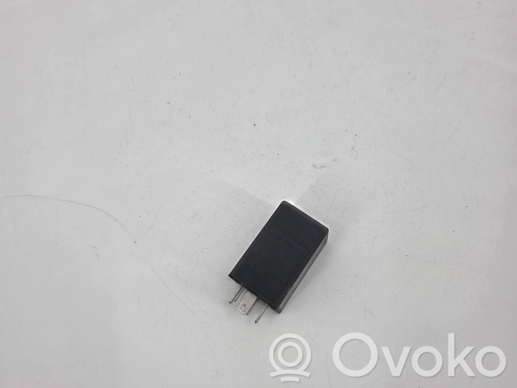 Audi A6 S6 C5 4B Muu rele 
