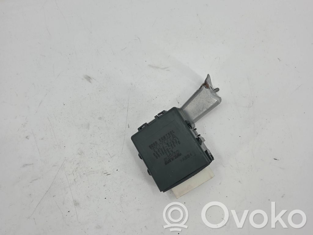 Toyota Yaris Unidad de control/módulo del bloqueo de puertas 