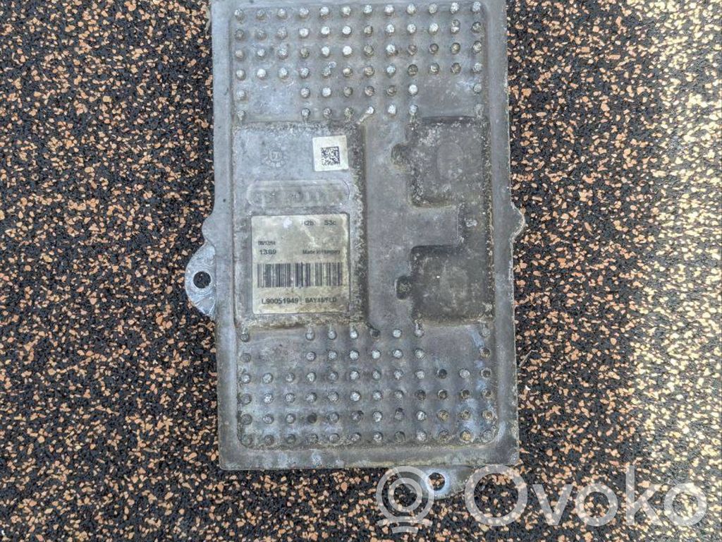 Cadillac Escalade IV Element lampy przedniej 
