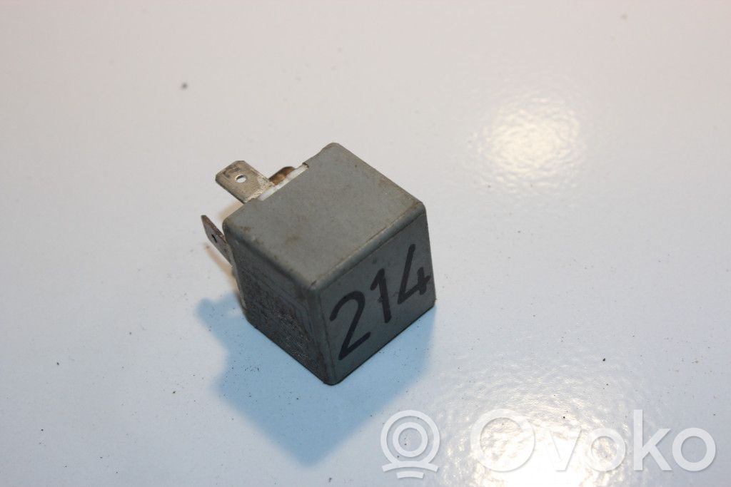 Volkswagen PASSAT B5 Sonstige Relais 