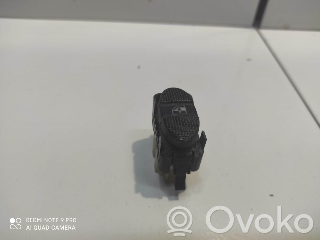 Volkswagen Golf III Electric window control switch 