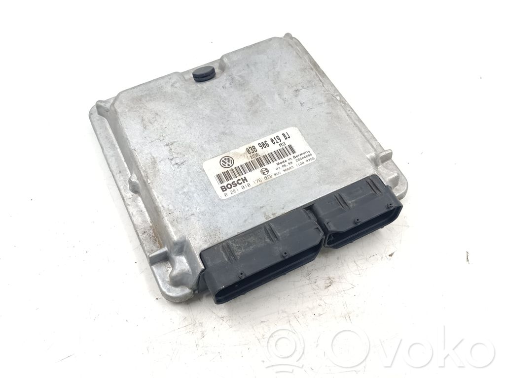 Volkswagen PASSAT B5 Engine control unit/module 
