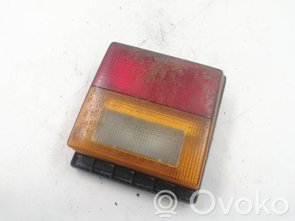 Audi 80 90 B2 Lampy tylnej klapy bagażnika 
