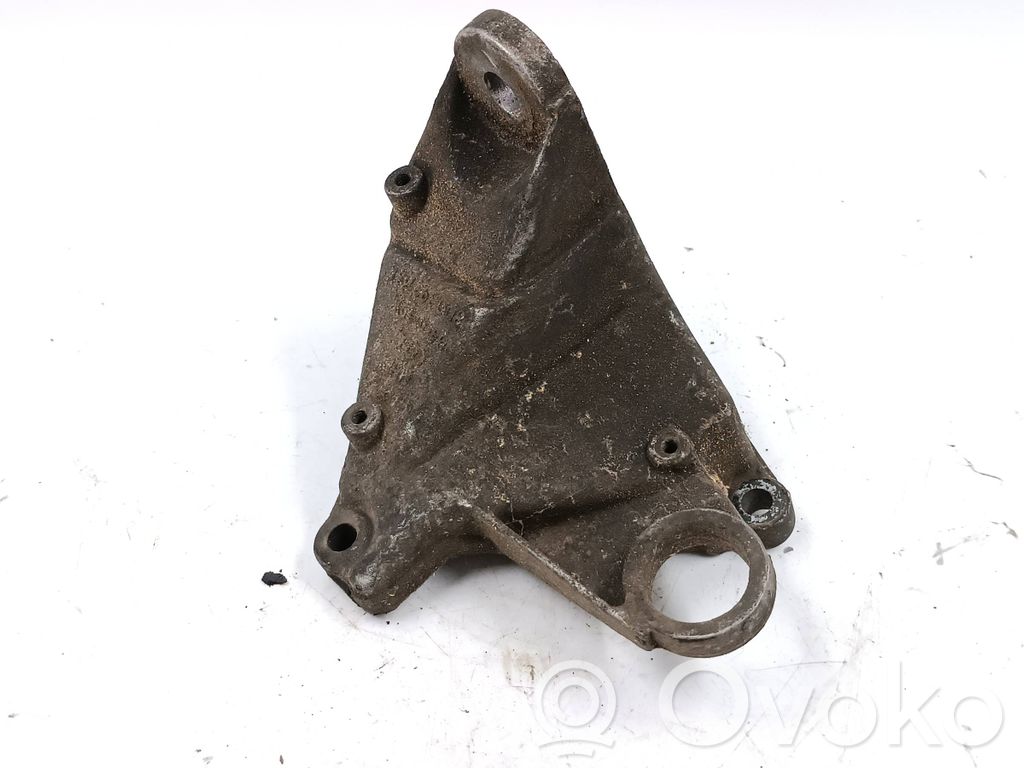 Volkswagen PASSAT B5 Engine mounting bracket 