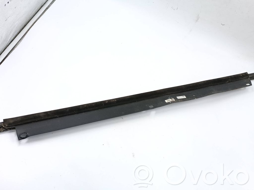 Audi Q7 4L Listwa / Uszczelka szyby drzwi tylnych 