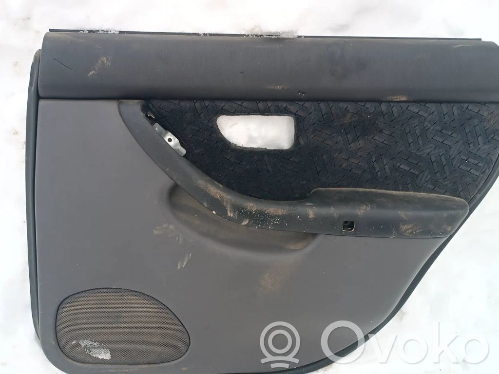 Subaru Legacy Moldura del tarjetero de la puerta trasera 