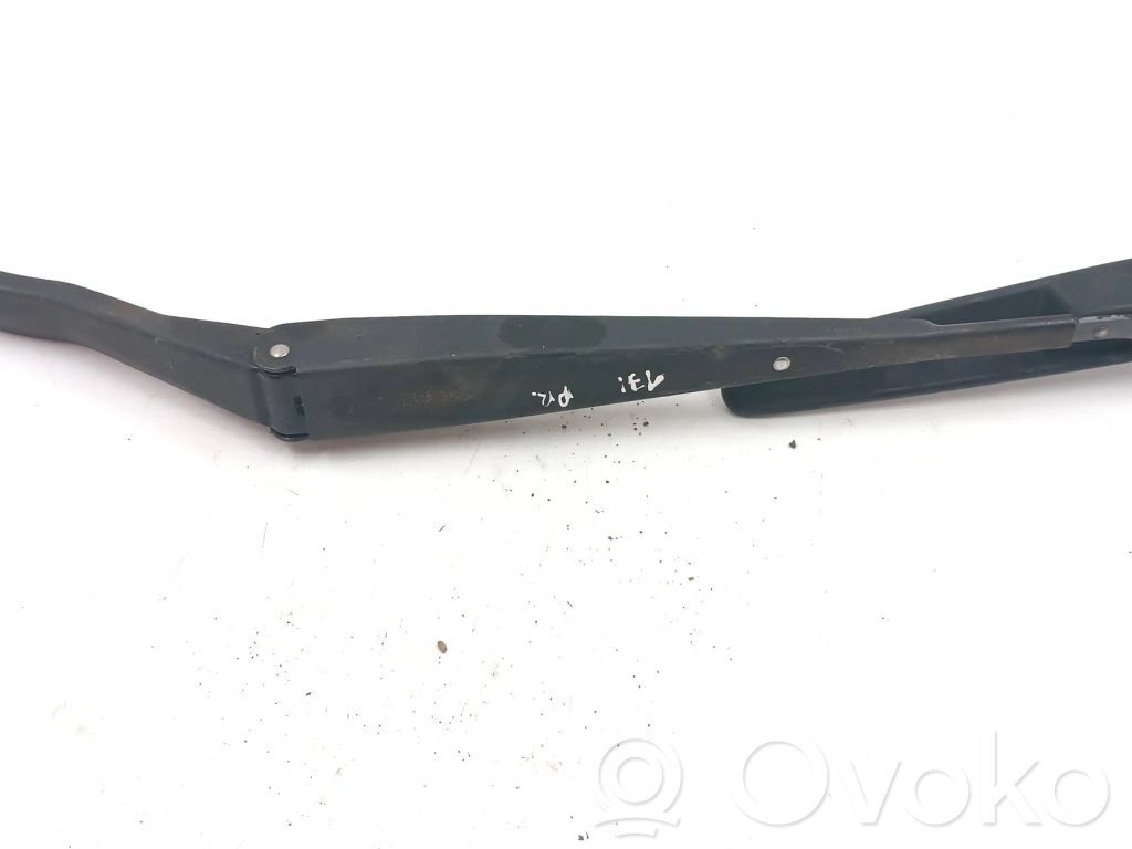 Subaru Legacy Front wiper blade arm 