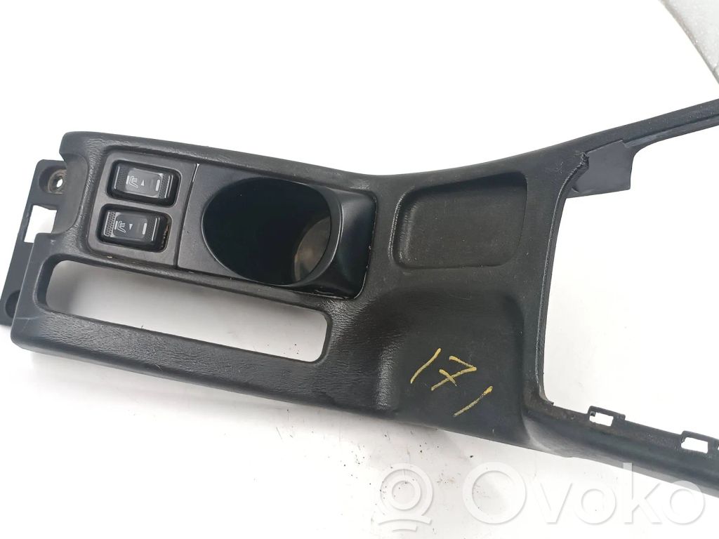 Subaru Legacy Centrālā konsole 