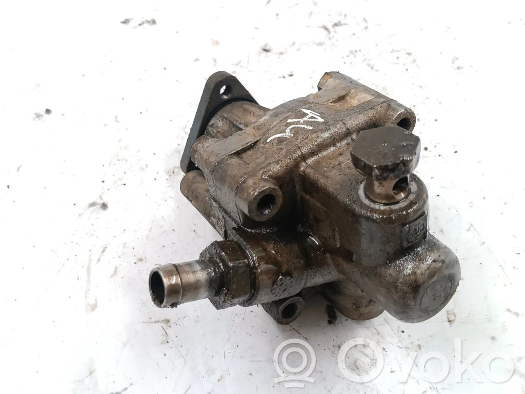Audi A4 S4 B5 8D Power steering pump 
