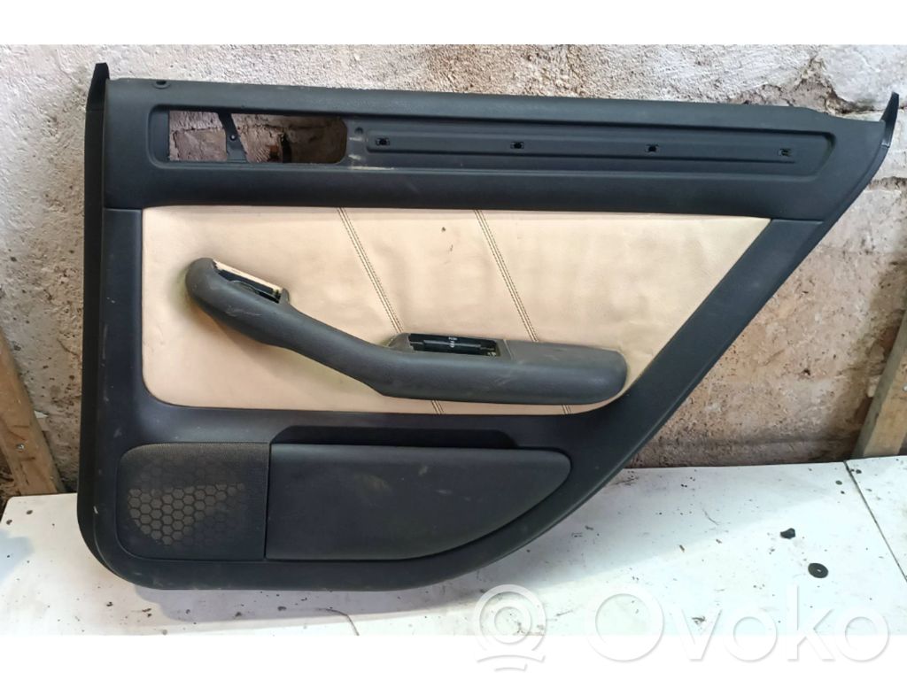 Audi A6 S6 C5 4B Rivestimento del pannello della portiera posteriore 
