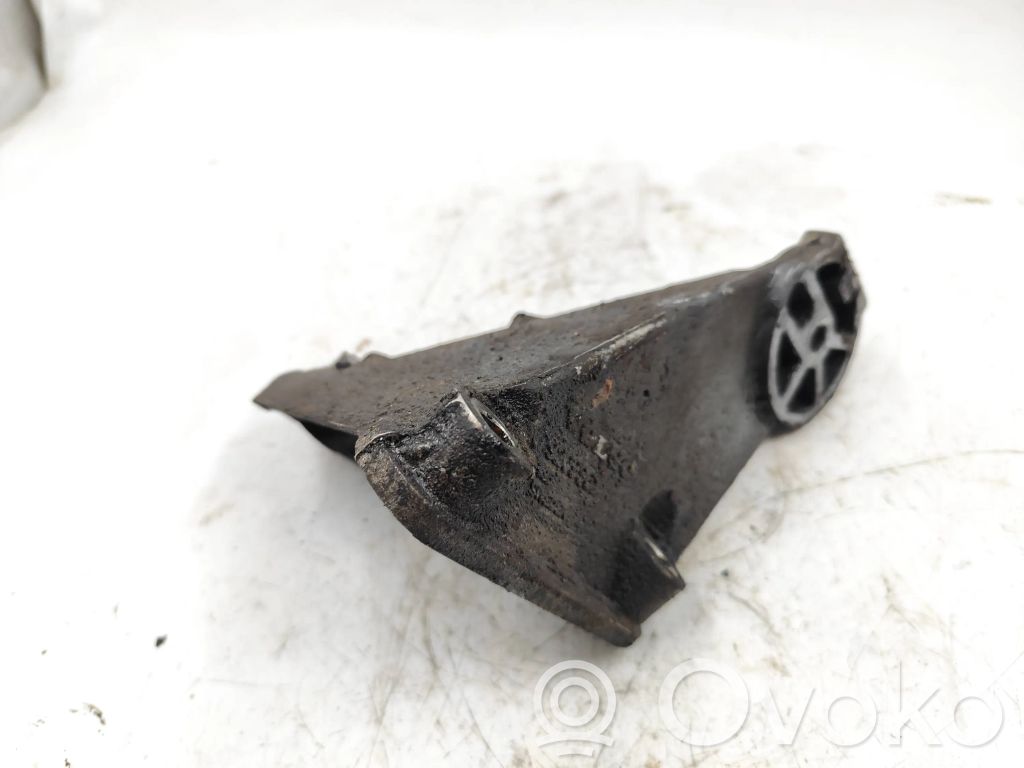 Volvo S80 Engine mounting bracket 