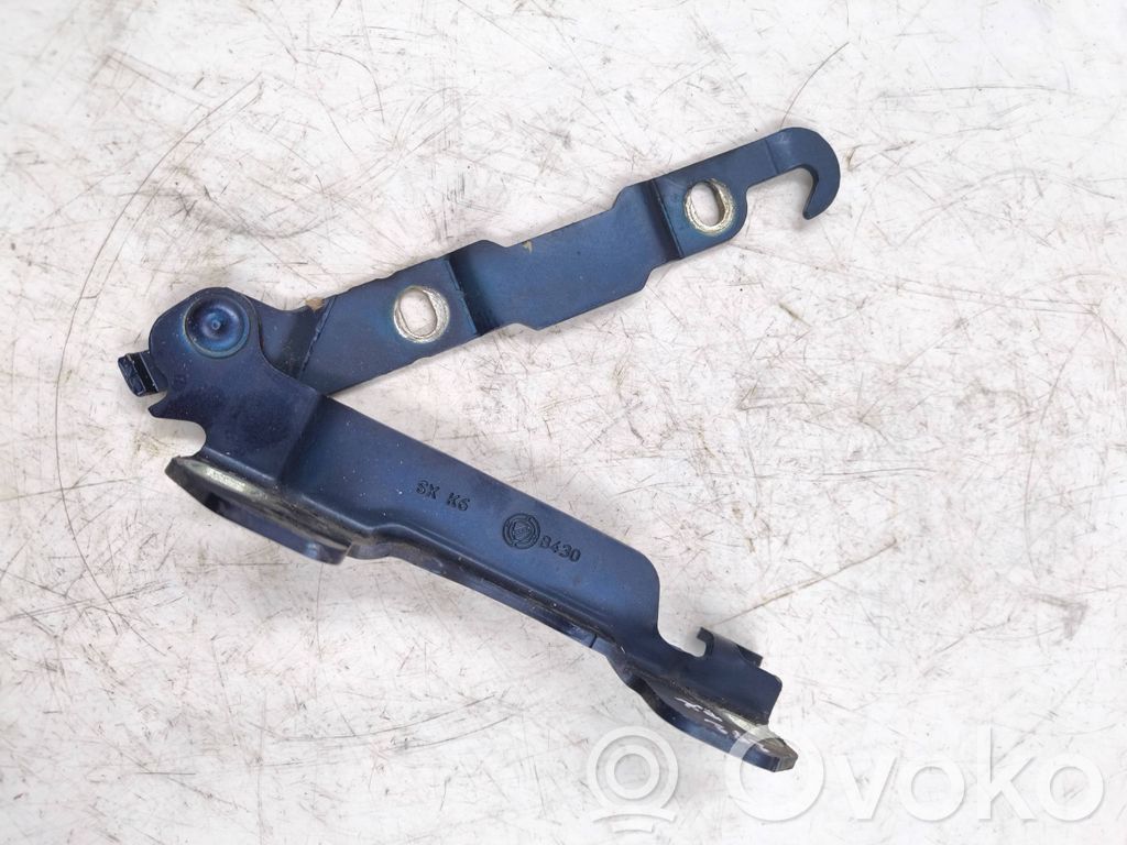 Engine bonnet/hood hinges