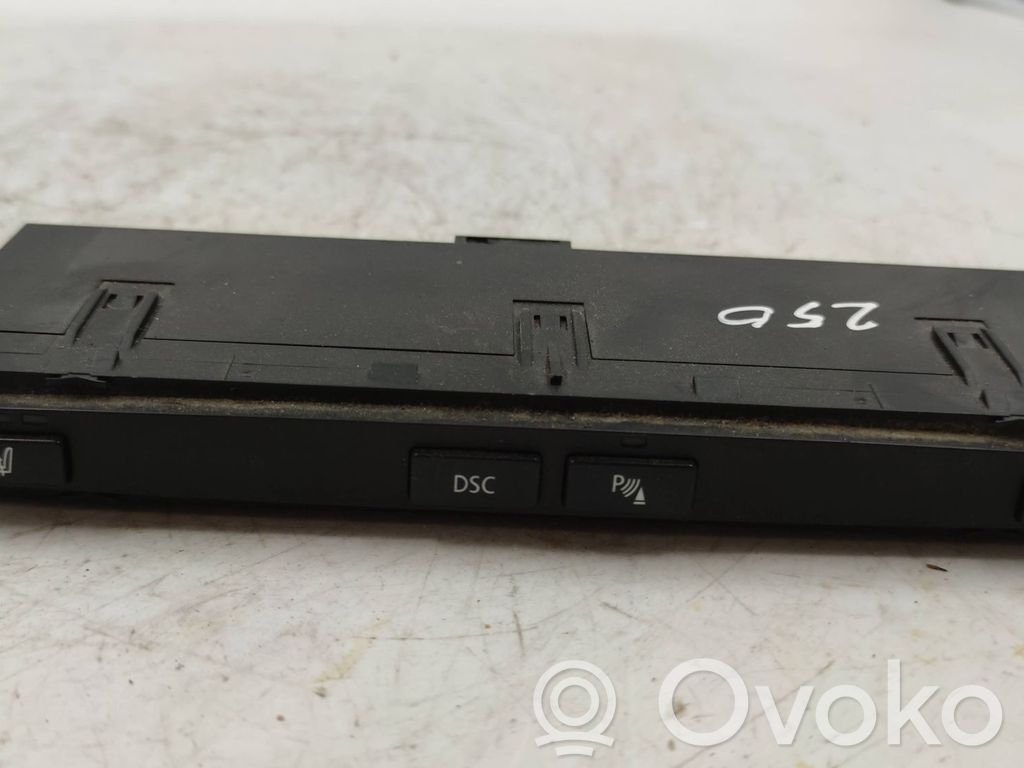 Parking (PDC) sensor switch   13589813,6936858