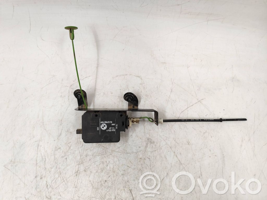 BMW 3 E46 Motor de la tapa sellante del depósito de combustible 